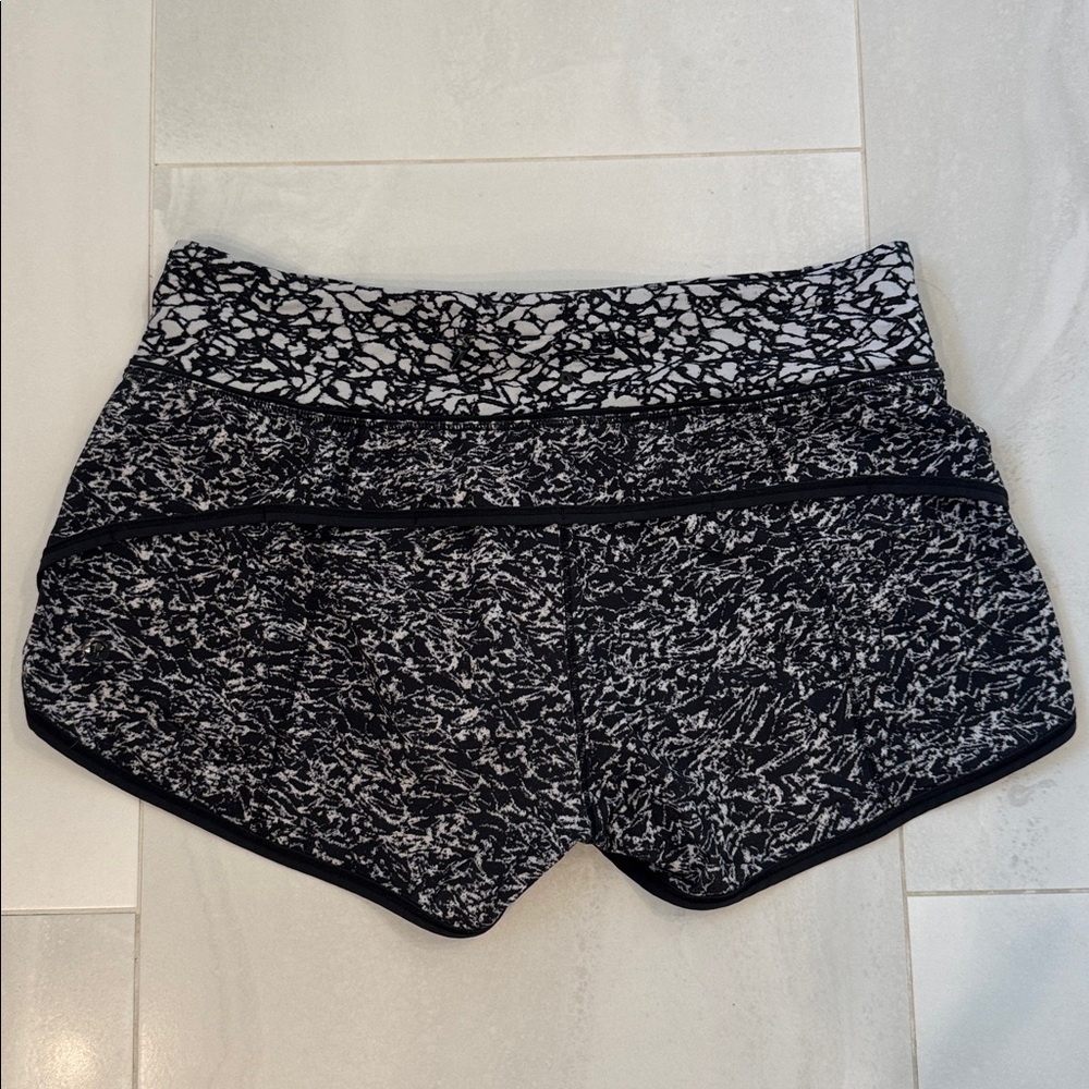 Lululemon Speed Short Black and White Patterned Athletic Shorts